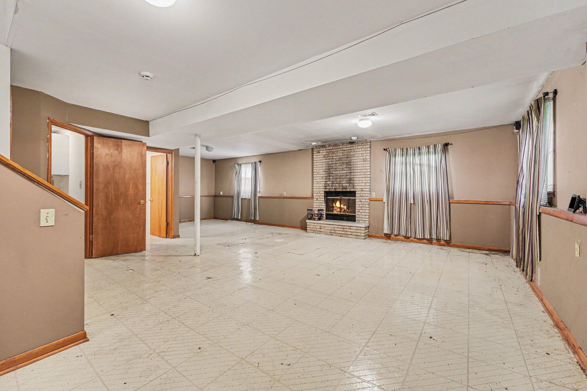 2423 Marshall Place Gary, IN 46404 - Photo 20 of 26 a view of an empty room