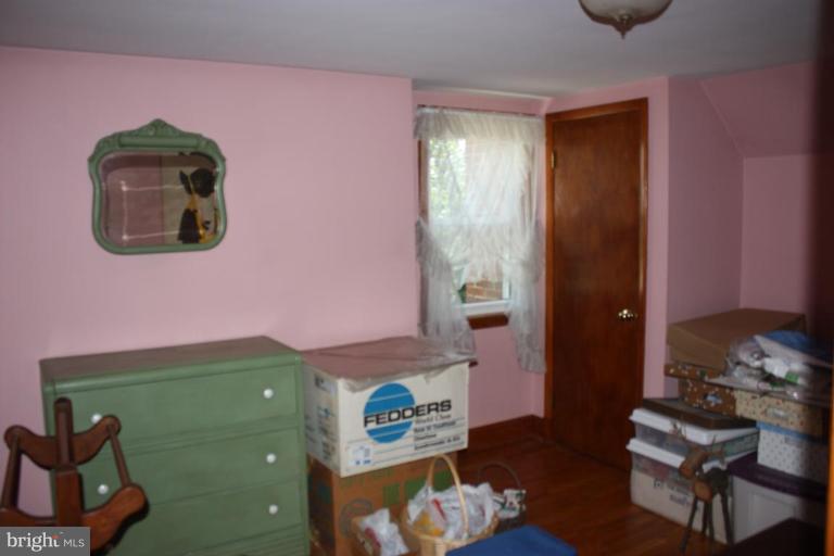 8404 Rocky Springs Road Frederick, MD 21702 - Photo 4 of 26 a living room with furniture and a potted plant