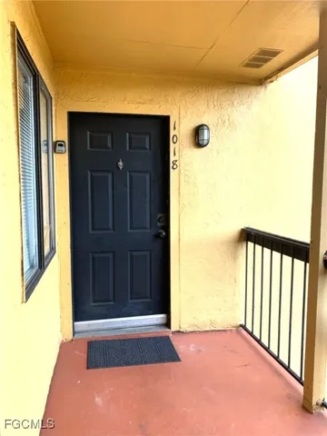 a view of a livingroom with a bathroom