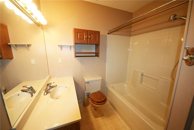 3458 Leanna Road Murfreesboro, TN 37129 - Photo 5 of 20 FULL BATHROOM IN THE IN-LAW SUITE! 3458 LEANNA ROAD MURFREESBORO TN 37129
