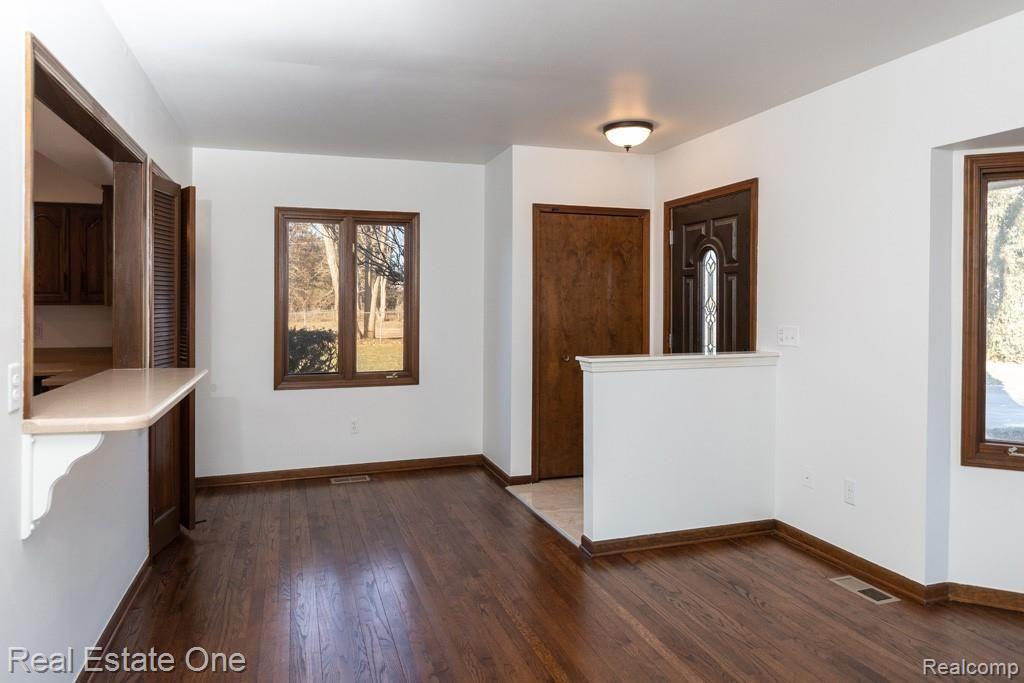 34435 West 9 Mile Road Farmington Hills, MI 48335 - Photo 9 of 32