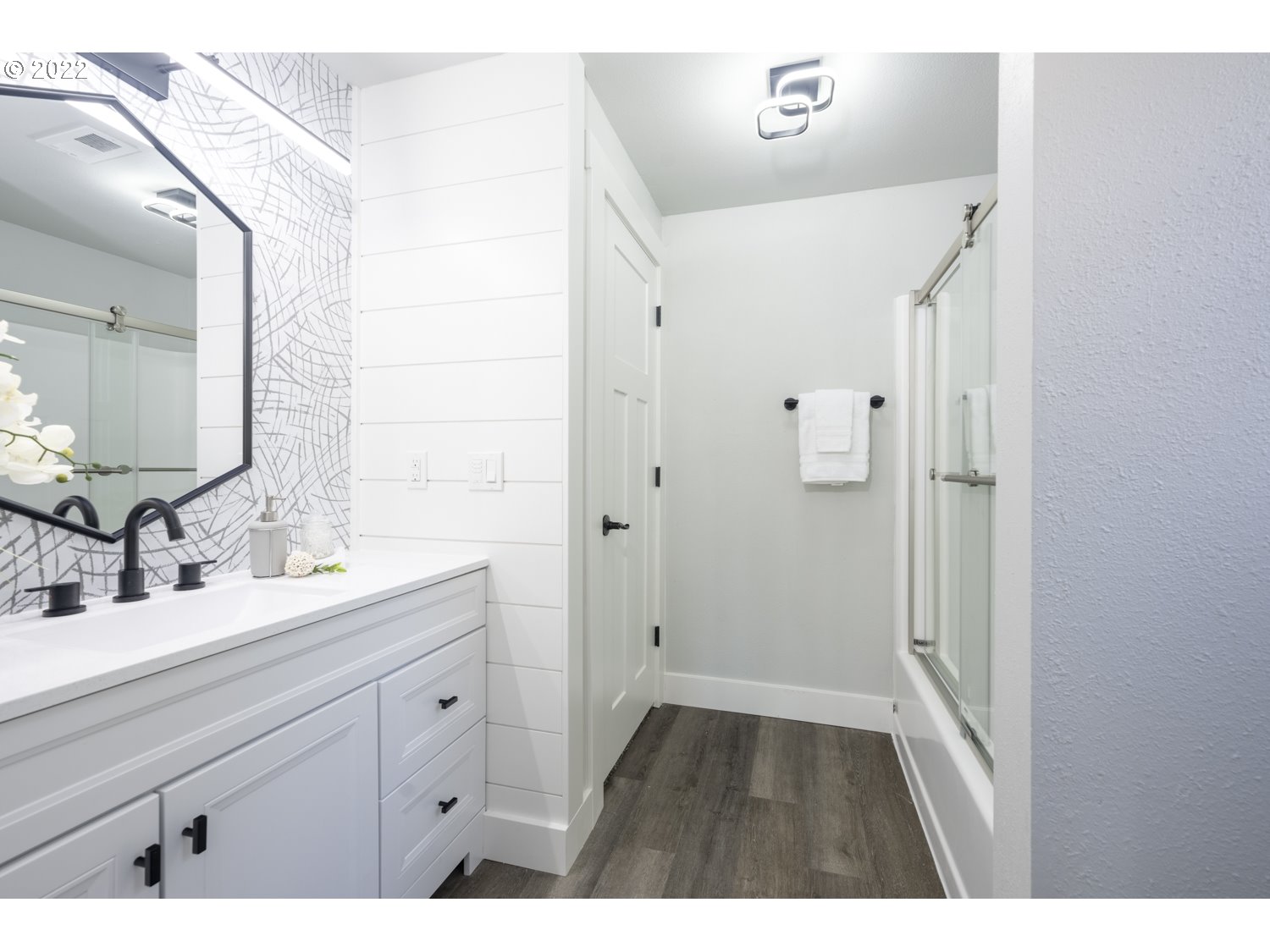 8983 Southwest Arapaho Road Tualatin, OR 97062 - Photo 21 of 31 Gallery Image 21