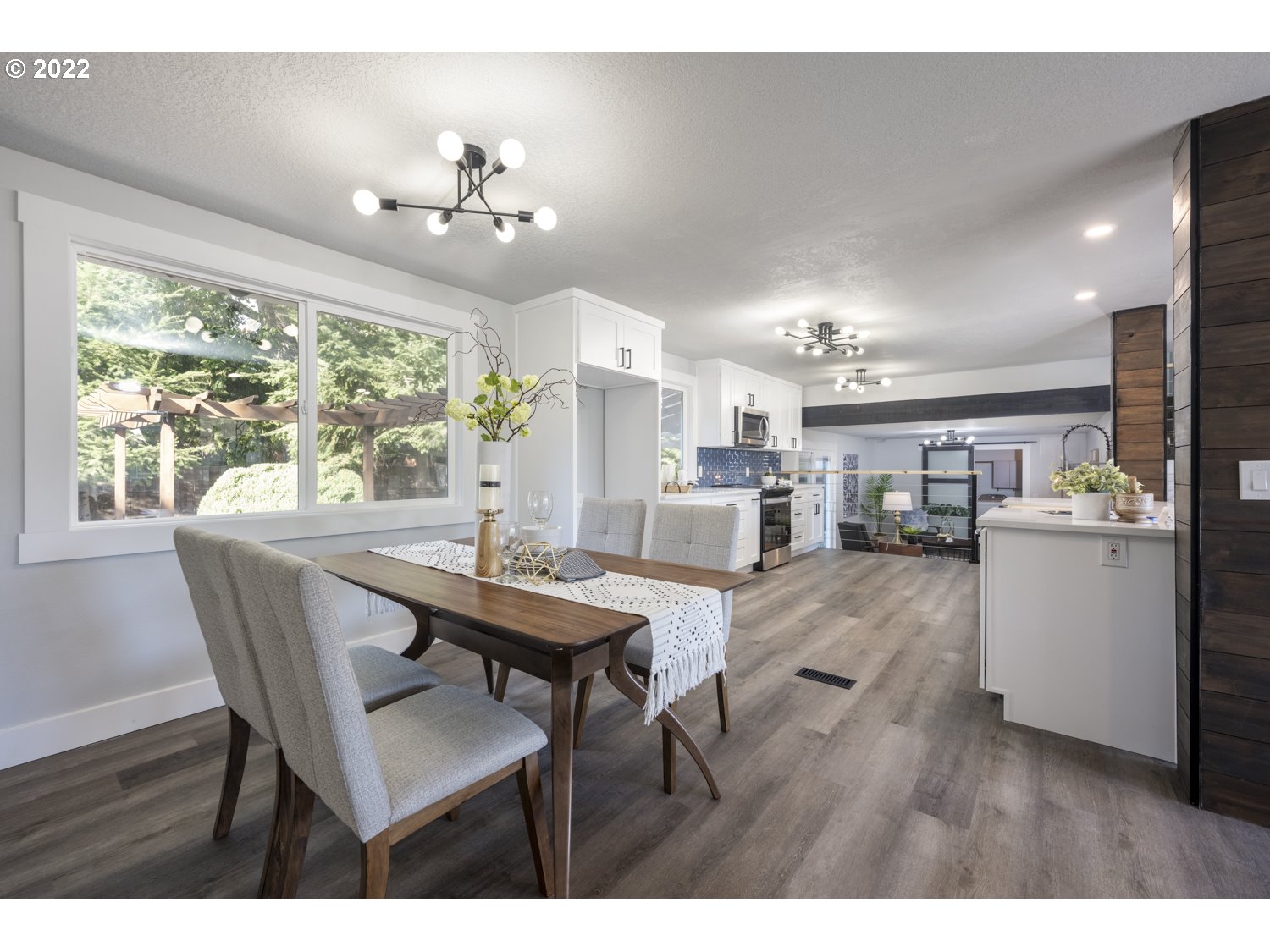 8983 Southwest Arapaho Road Tualatin, OR 97062 - Photo 9 of 31 Gallery Image 9