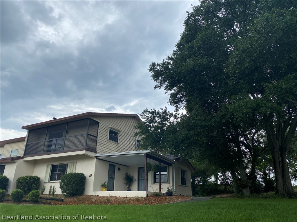 15 Victory Way Lake Placid, FL 33852 - Photo 1 of 36 a front view of a house with garden