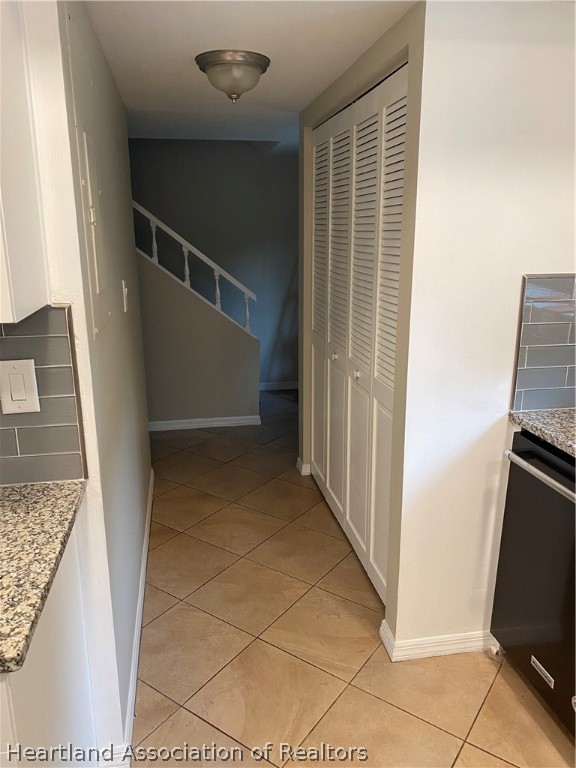 15 Victory Way Lake Placid, FL 33852 - Photo 12 of 36 a view of entryway with workspace
