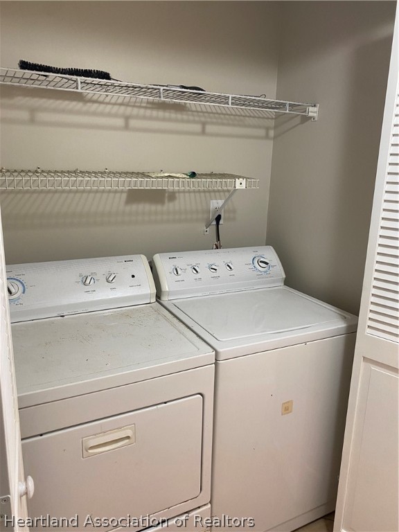 15 Victory Way Lake Placid, FL 33852 - Photo 14 of 36 a utility room with dryer and washer