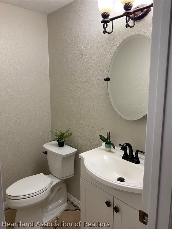 15 Victory Way Lake Placid, FL 33852 - Photo 16 of 36 a bathroom with a sink toilet and a mirror