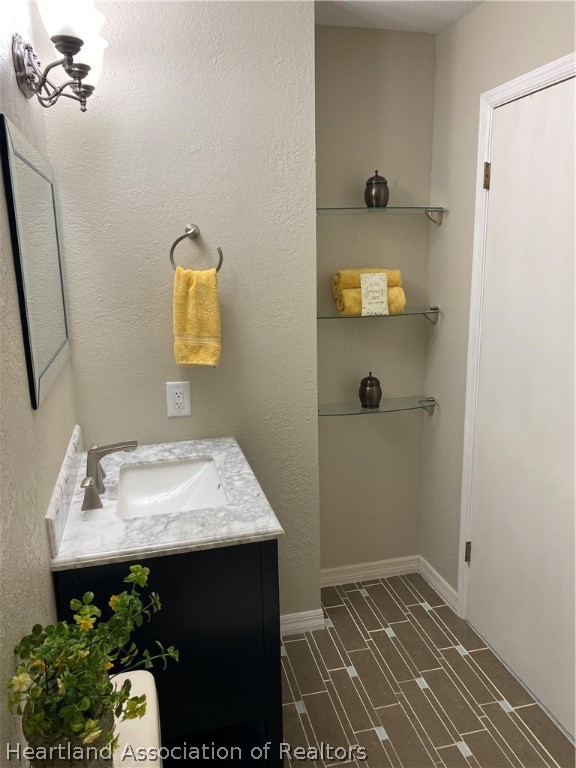15 Victory Way Lake Placid, FL 33852 - Photo 21 of 36 a bathroom with a sink and a mirror