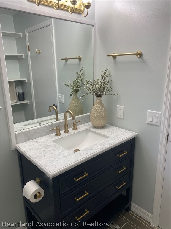 15 Victory Way Lake Placid, FL 33852 - Photo 27 of 36 a bathroom with a granite countertop sink and a mirror