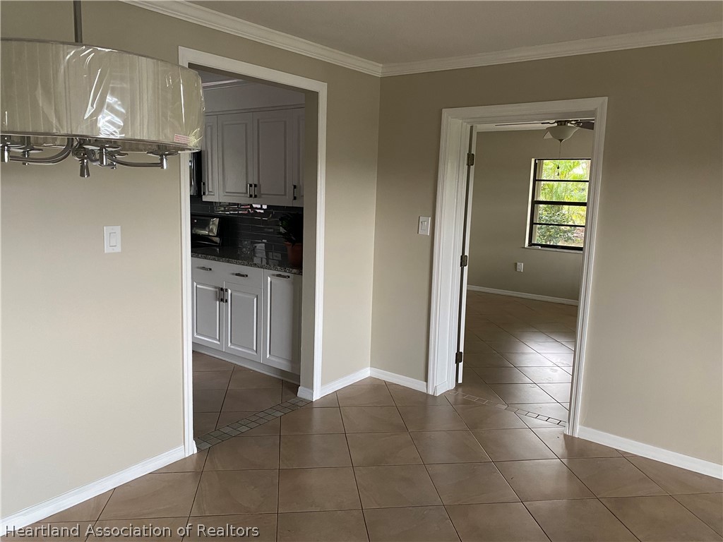 15 Victory Way Lake Placid, FL 33852 - Photo 7 of 36 a view of a kitchen cabinets and a stove