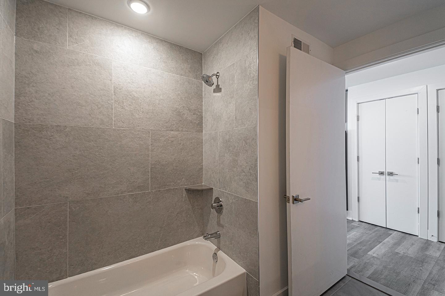 1245 Ridge Avenue, Unit 309 Philadelphia, PA 19123 - Photo 4 of 21 a bathroom with a bathtub