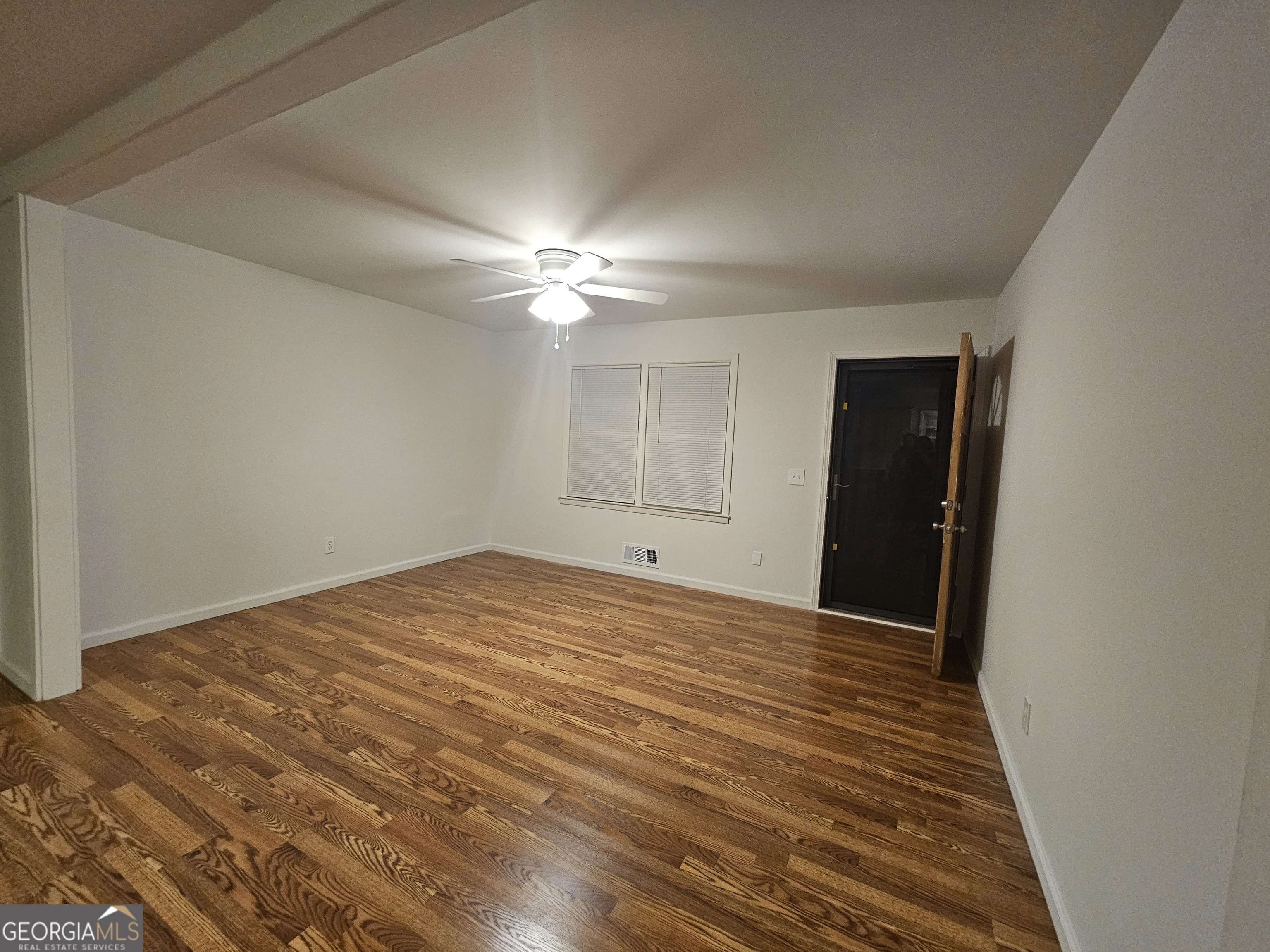 162 Orchard Circle Commerce, GA 30529 - Photo 5 of 53 Livingroom