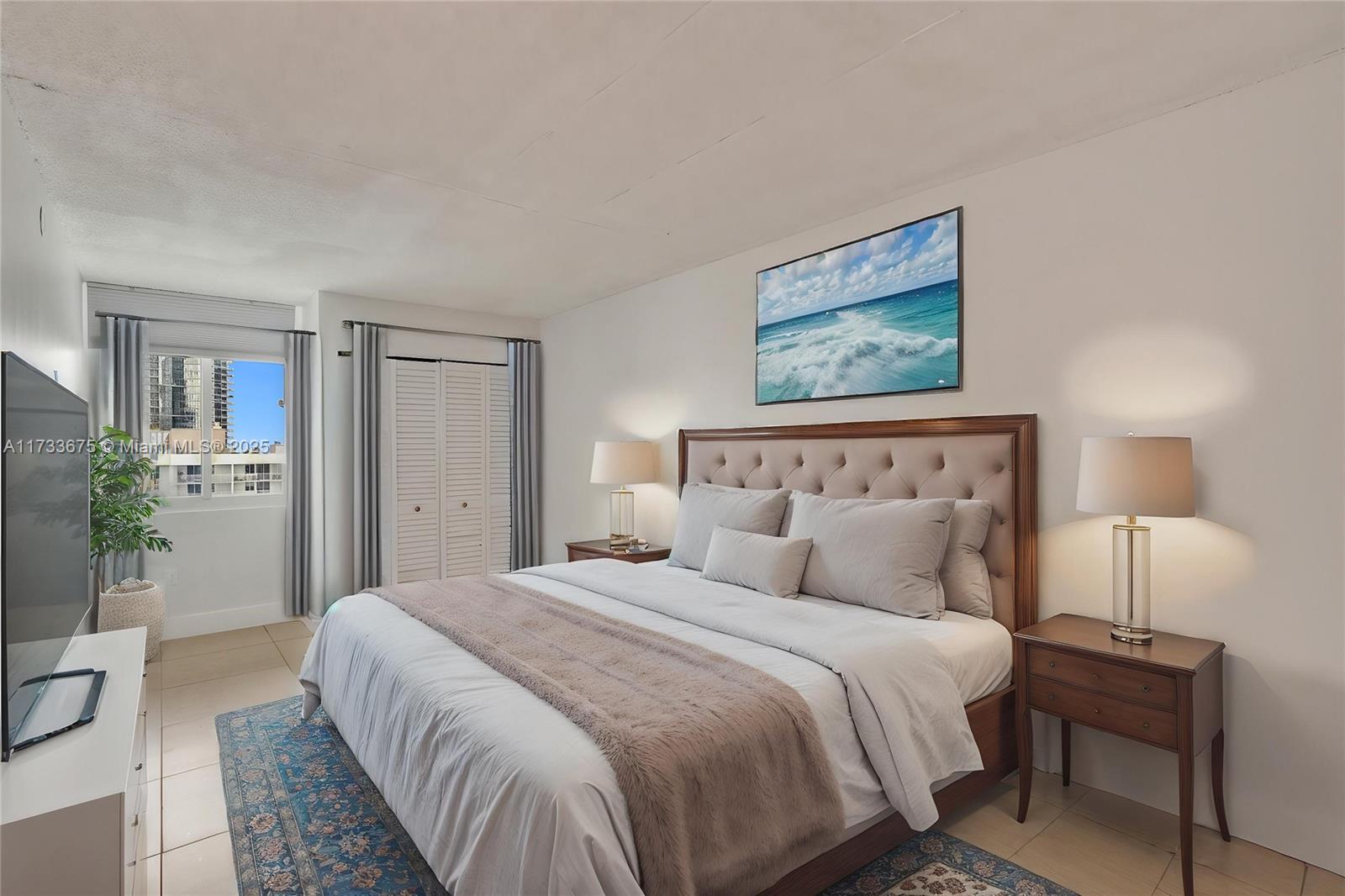 850 North Miami Avenue, Unit W1810 Miami, FL 33136 - Photo 4 of 31 a bedroom with a bed and a lamp