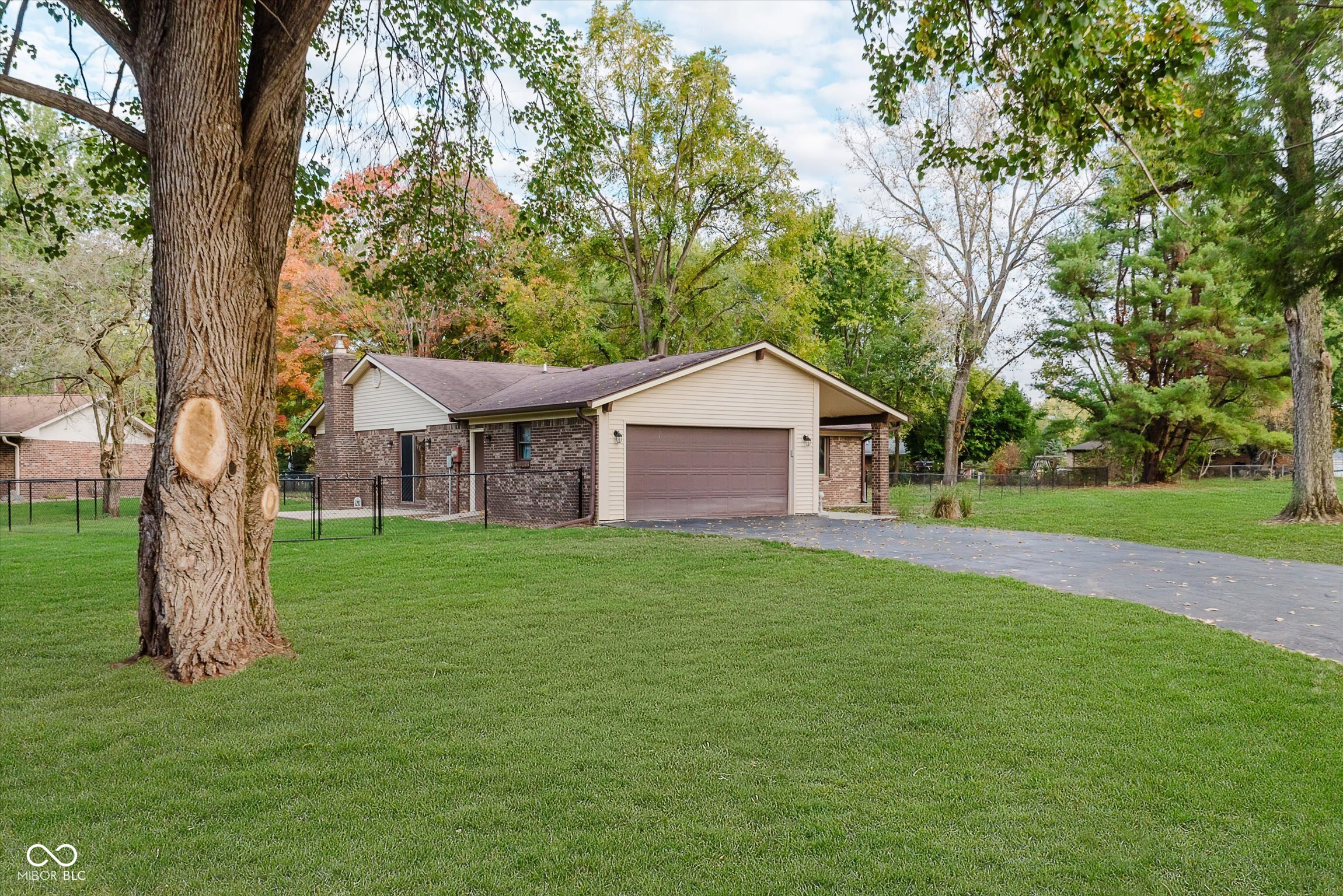 2404 Postmaster Lane Greenfield, IN 46140 - Photo 2 of 29
