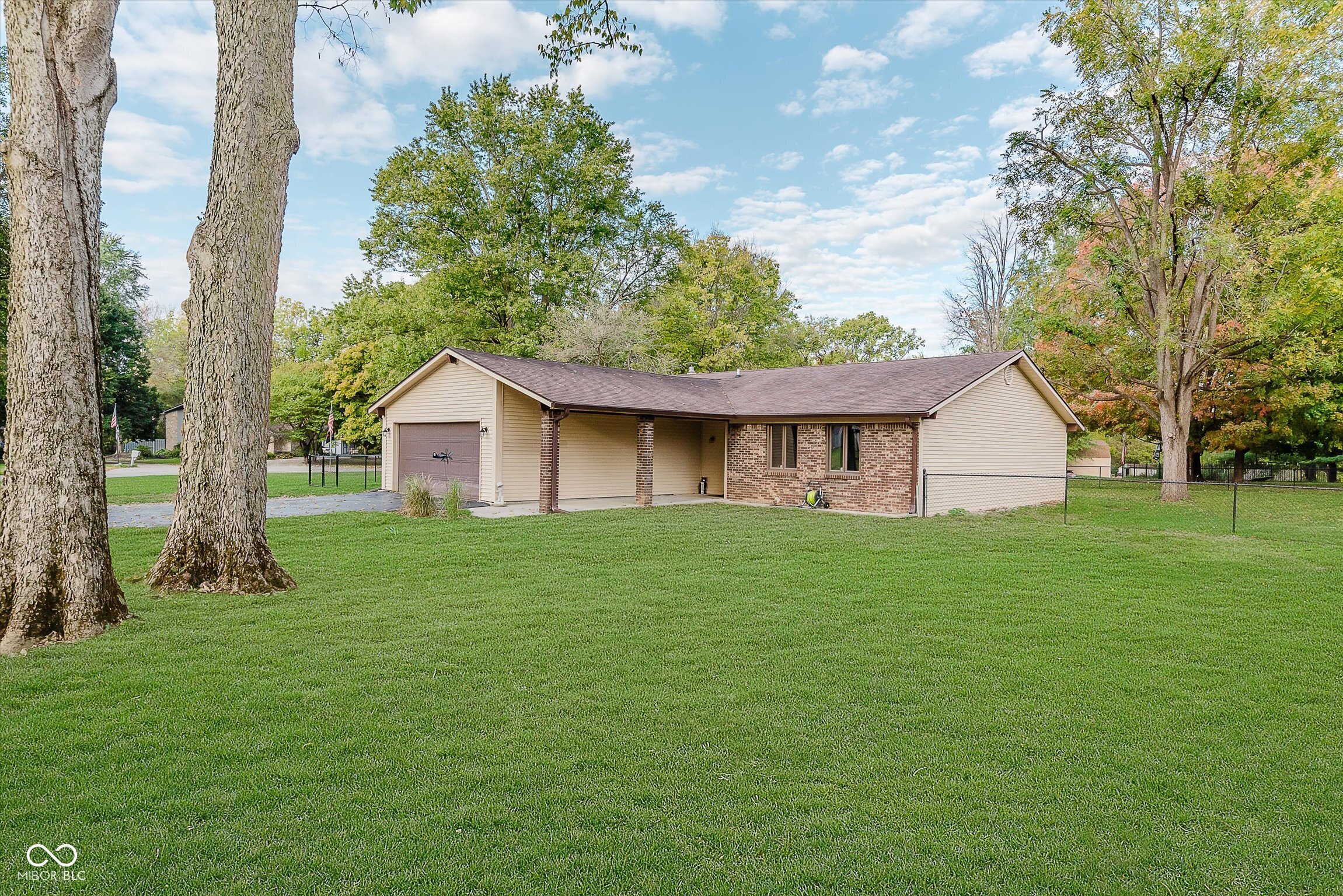 2404 Postmaster Lane Greenfield, IN 46140 - Photo 3 of 29