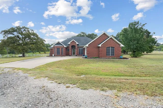 a view of a house with a big yard