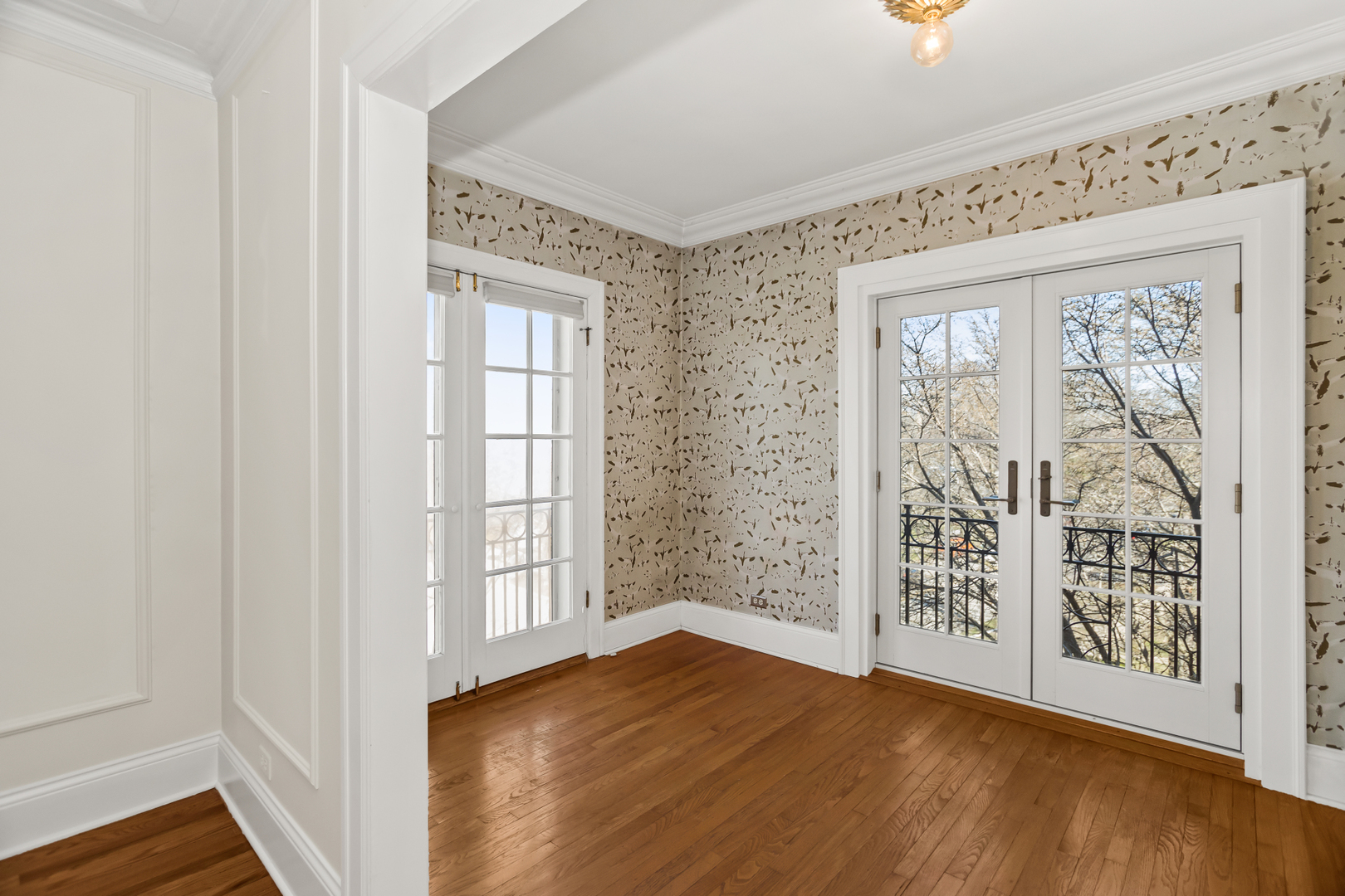 240 Lee Street, Unit 3 Evanston, IL 60202 - Photo 4 of 23 an empty room with wooden floor and windows