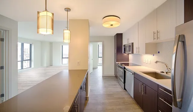 $5,735 | 1 Canal Street, Unit 725, Boston, MA 02114