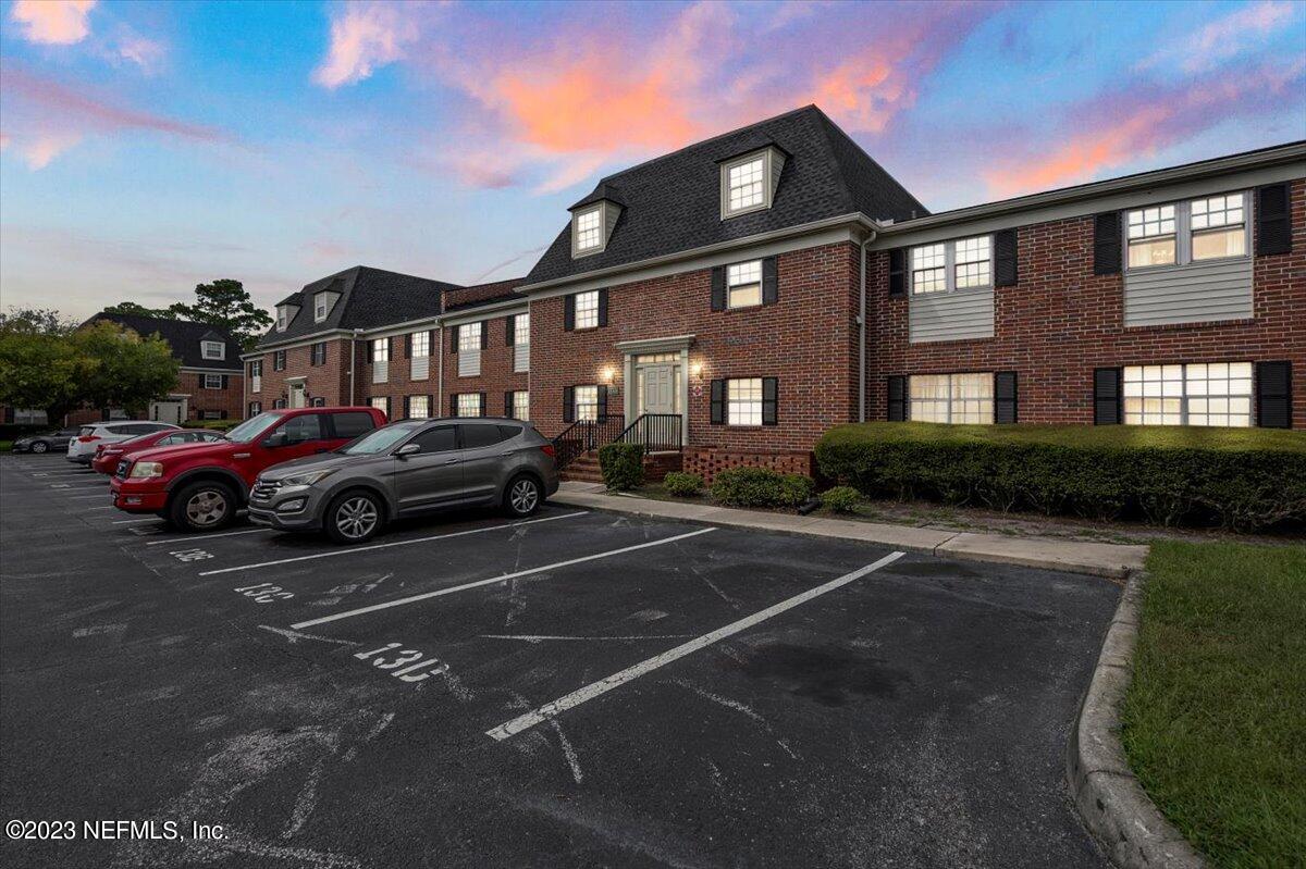 4915 Baymeadows Road, Unit 13D Jacksonville, FL 32217 - Photo 1 of 46 05-4915 Baymeadows Rd (4)