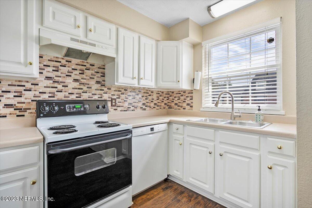 4915 Baymeadows Road, Unit 13D Jacksonville, FL 32217 - Photo 18 of 46 34-4915 Baymeadows Rd (34)