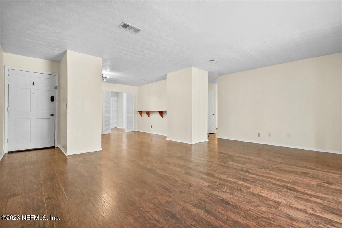 4915 Baymeadows Road, Unit 13D Jacksonville, FL 32217 - Photo 3 of 46 40-4915 Baymeadows Rd (40)