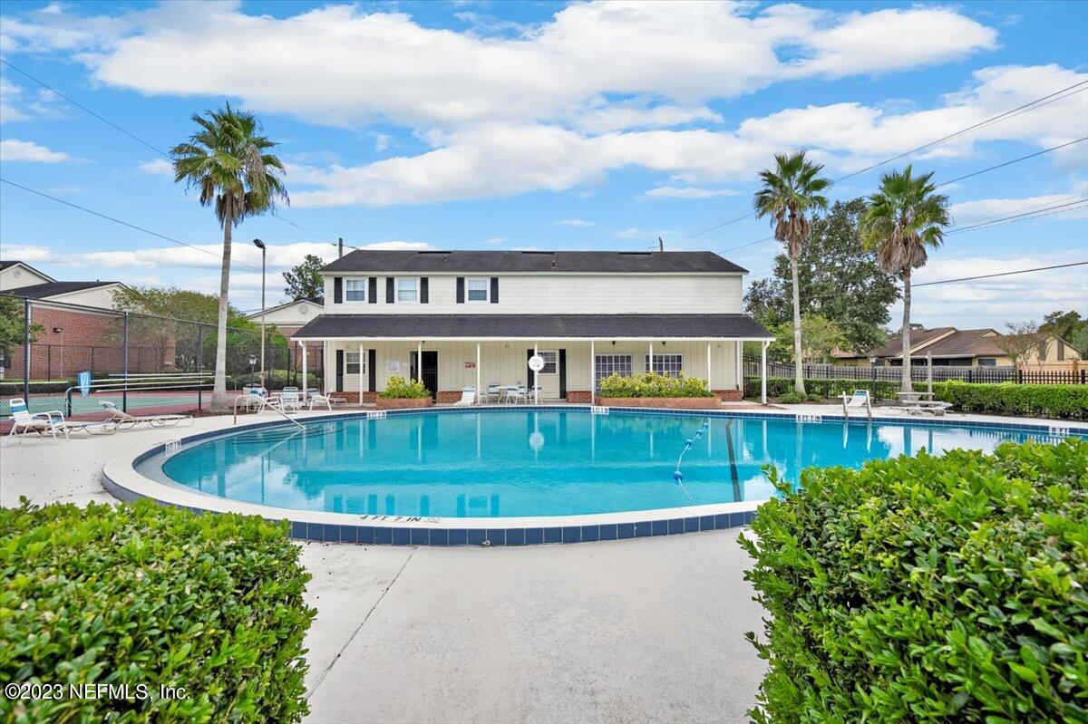 4915 Baymeadows Road, Unit 13D Jacksonville, FL 32217 - Photo 42 of 46 04-The Boxwood at Baymeadows Amenity (4)