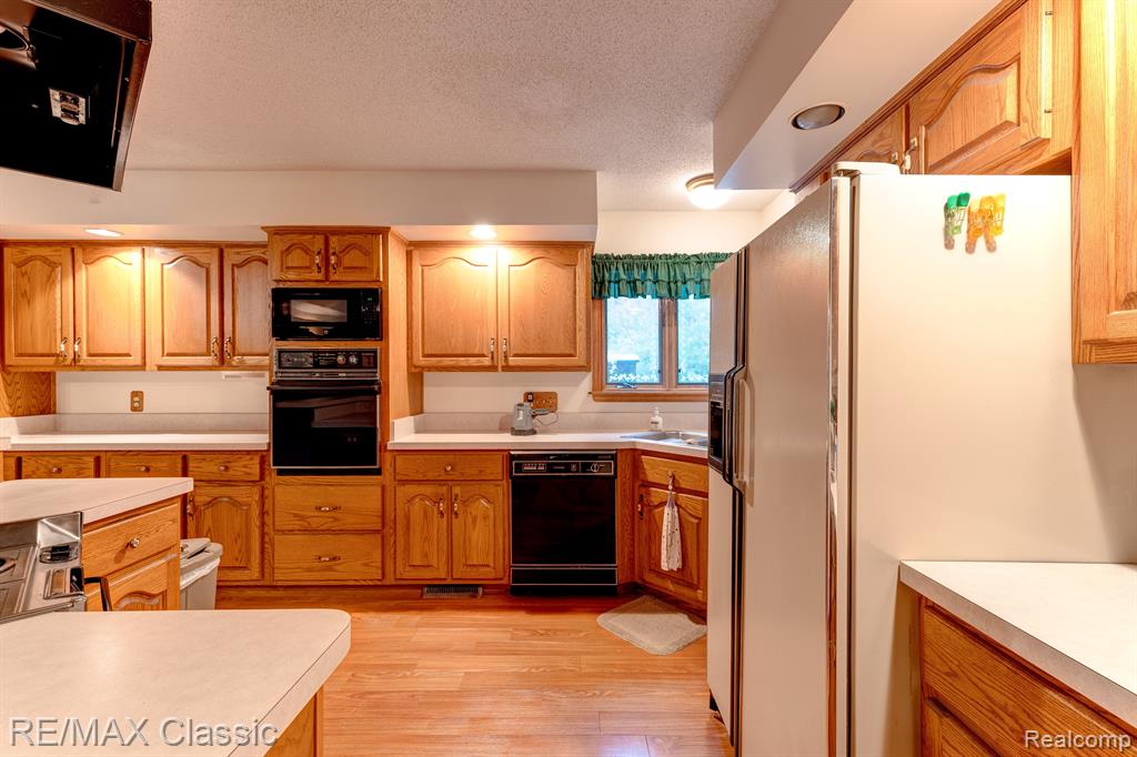 2939 Grove Street Road Standish, MI 48658 - Photo 5 of 49