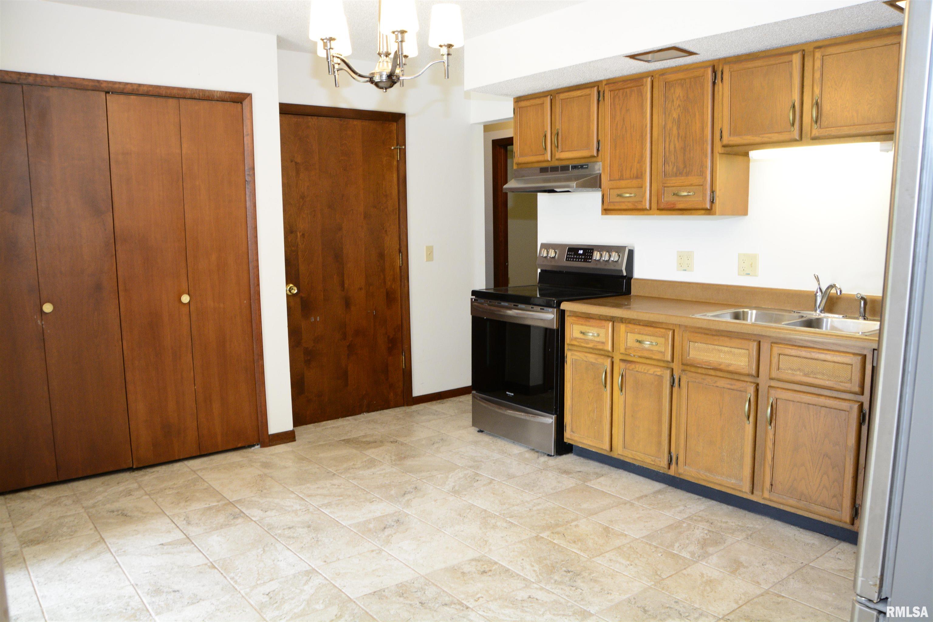 1220 Maple Avenue Macomb, IL 61455 - Photo 9 of 20