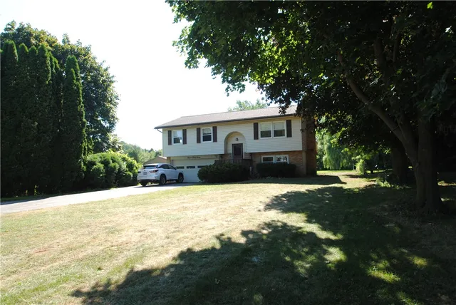 $265,000 | 1247 Middle Road, Henrietta, NY 14543