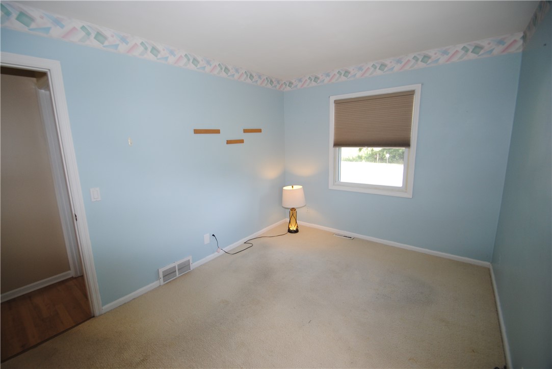 1247 Middle Road Henrietta, NY 14543 - Photo 18 of 35