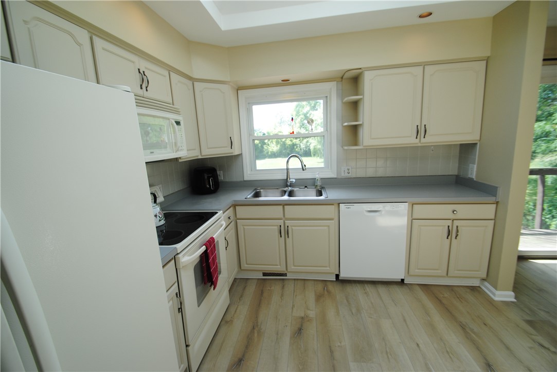 1247 Middle Road Henrietta, NY 14543 - Photo 9 of 35