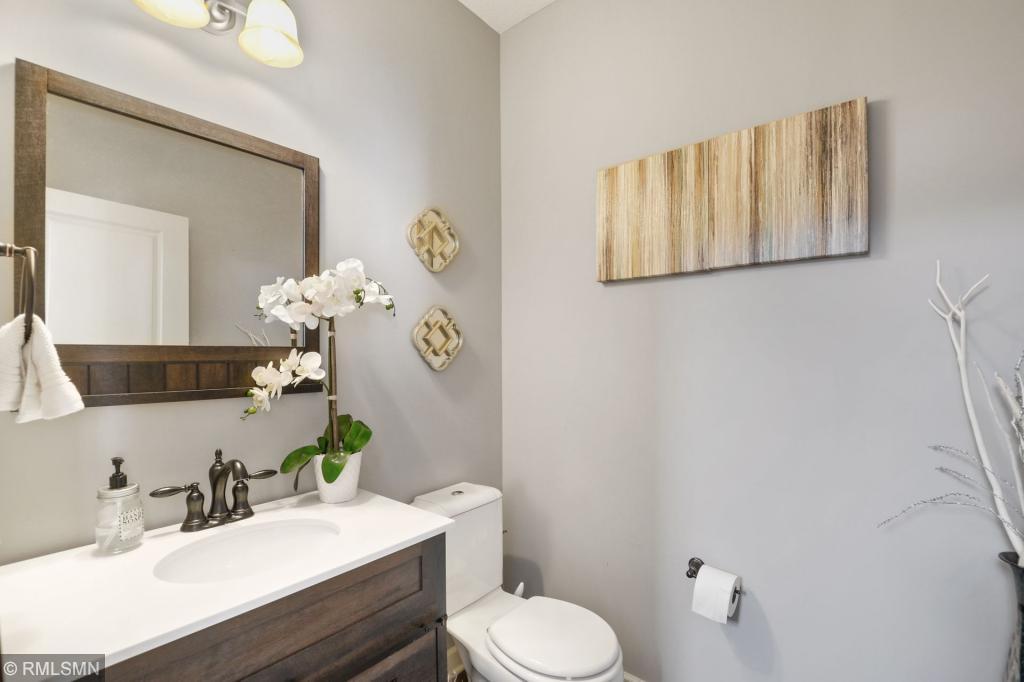 225 Lakeview Road East Chanhassen, MN 55317 - Photo 13 of 18 Gallery Image 13