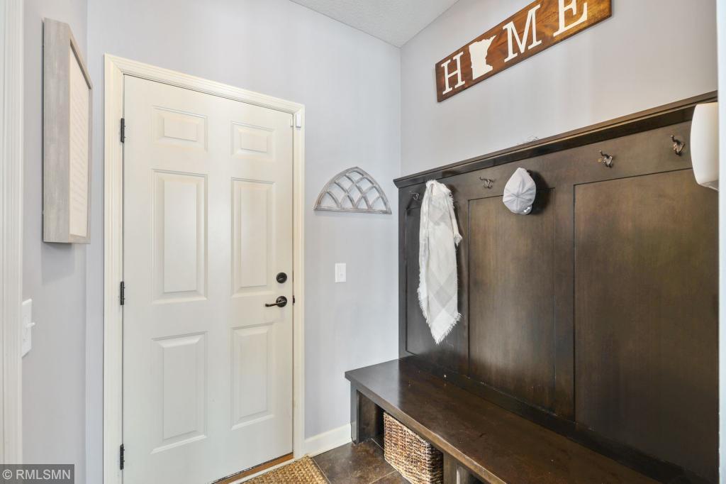 225 Lakeview Road East Chanhassen, MN 55317 - Photo 17 of 18 Gallery Image 17