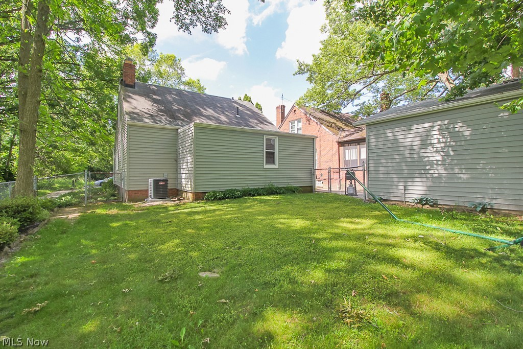 3849 Bainbridge Road Cleveland Heights, OH 44118 - Photo 5 of 25