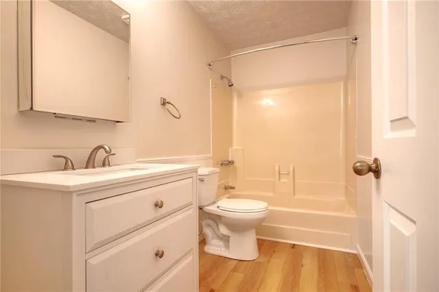 $1,950 | 587 Wedgewood Drive, Alpharetta, GA 30009