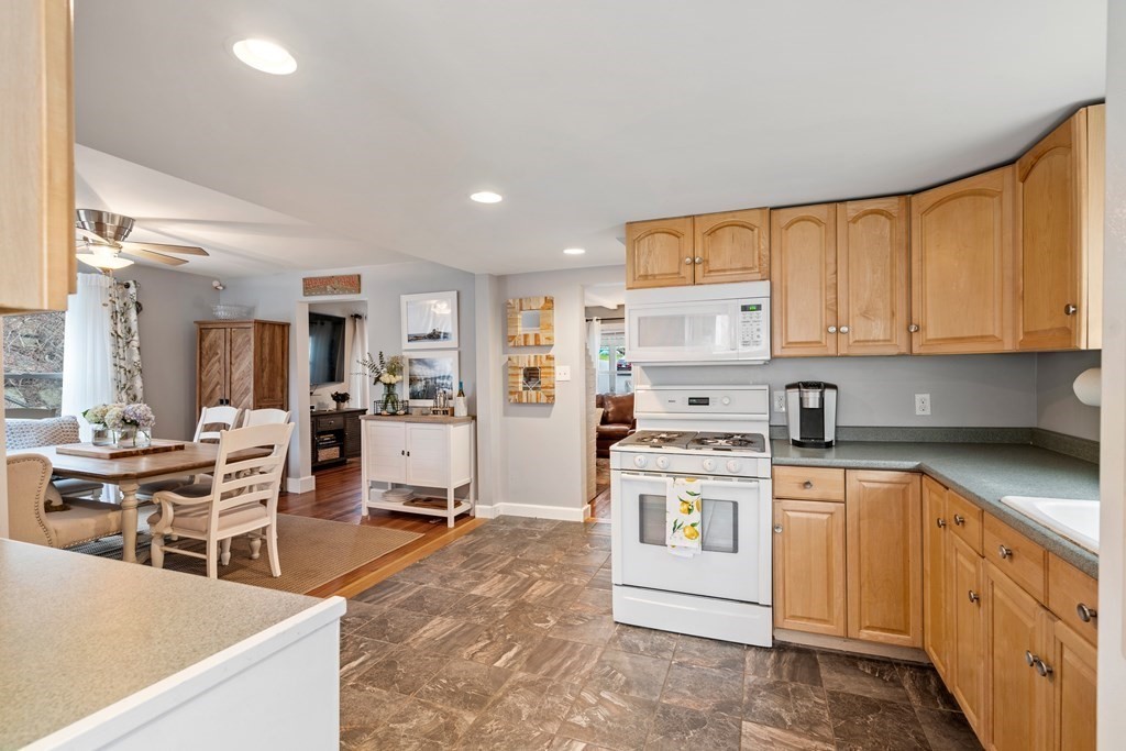 21 Atherton Road Hull, MA 02045 - Photo 14 of 31 Gallery Image 14