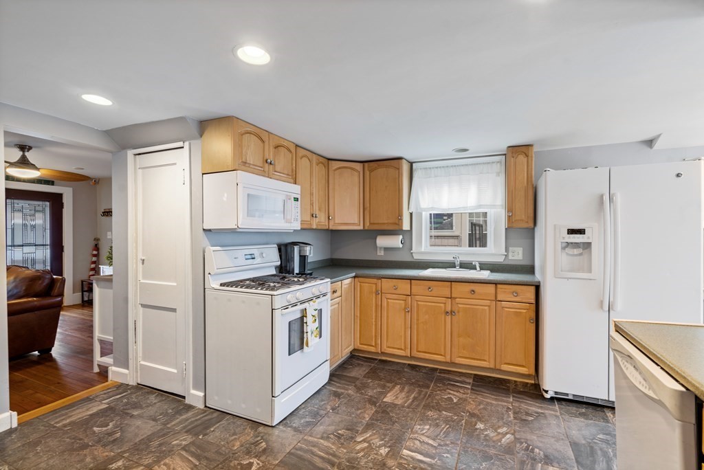 21 Atherton Road Hull, MA 02045 - Photo 16 of 31 Gallery Image 16