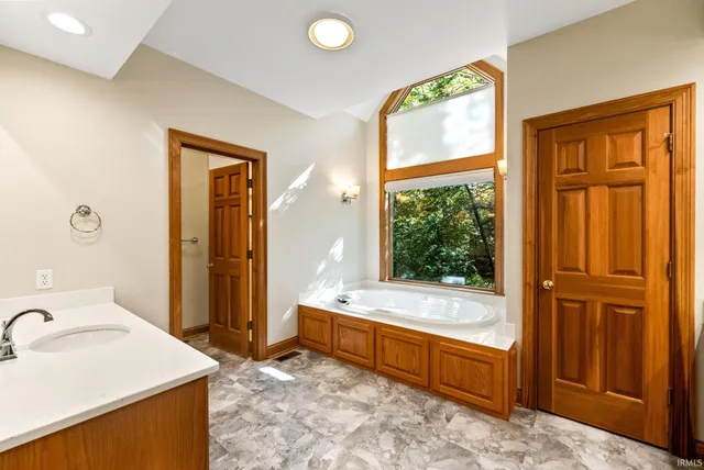 $719,900 | 5510 Pine Oak Court, Fort Wayne, IN 46835