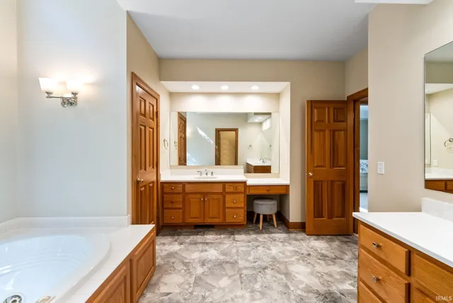 $719,900 | 5510 Pine Oak Court, Fort Wayne, IN 46835