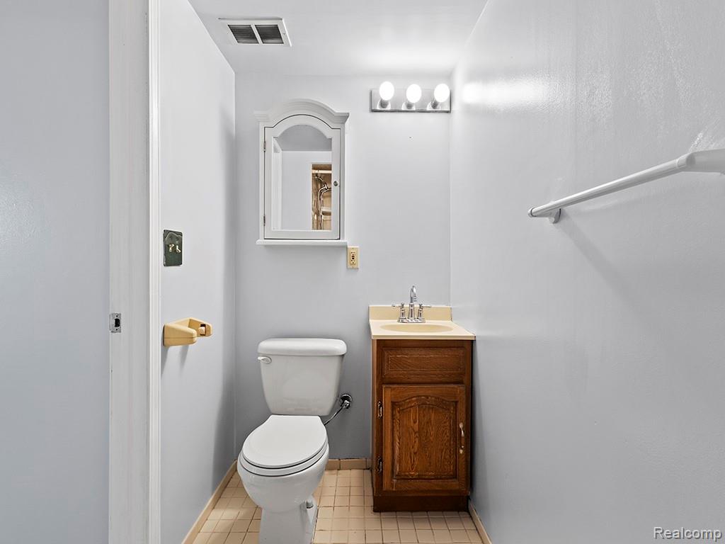 22341 Nowlin Street Dearborn, MI 48124 - Photo 25 of 39
