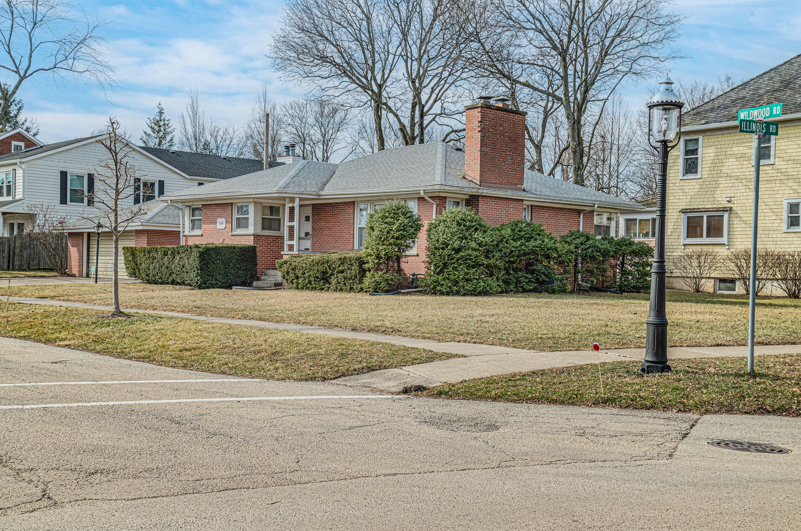220 Wildwood Road Lake Forest, IL 60045 - Photo 2 of 16 Gallery Image 2