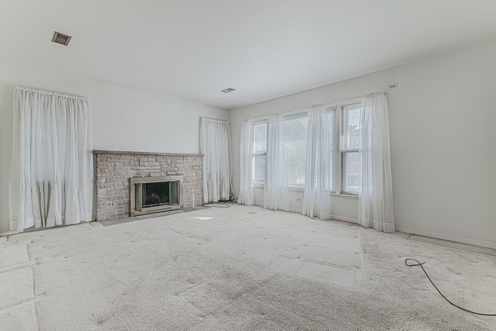 220 Wildwood Road Lake Forest, IL 60045 - Photo 4 of 16 Gallery Image 4