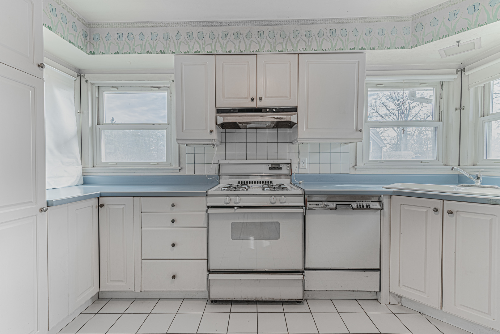 220 Wildwood Road Lake Forest, IL 60045 - Photo 7 of 16 Gallery Image 7