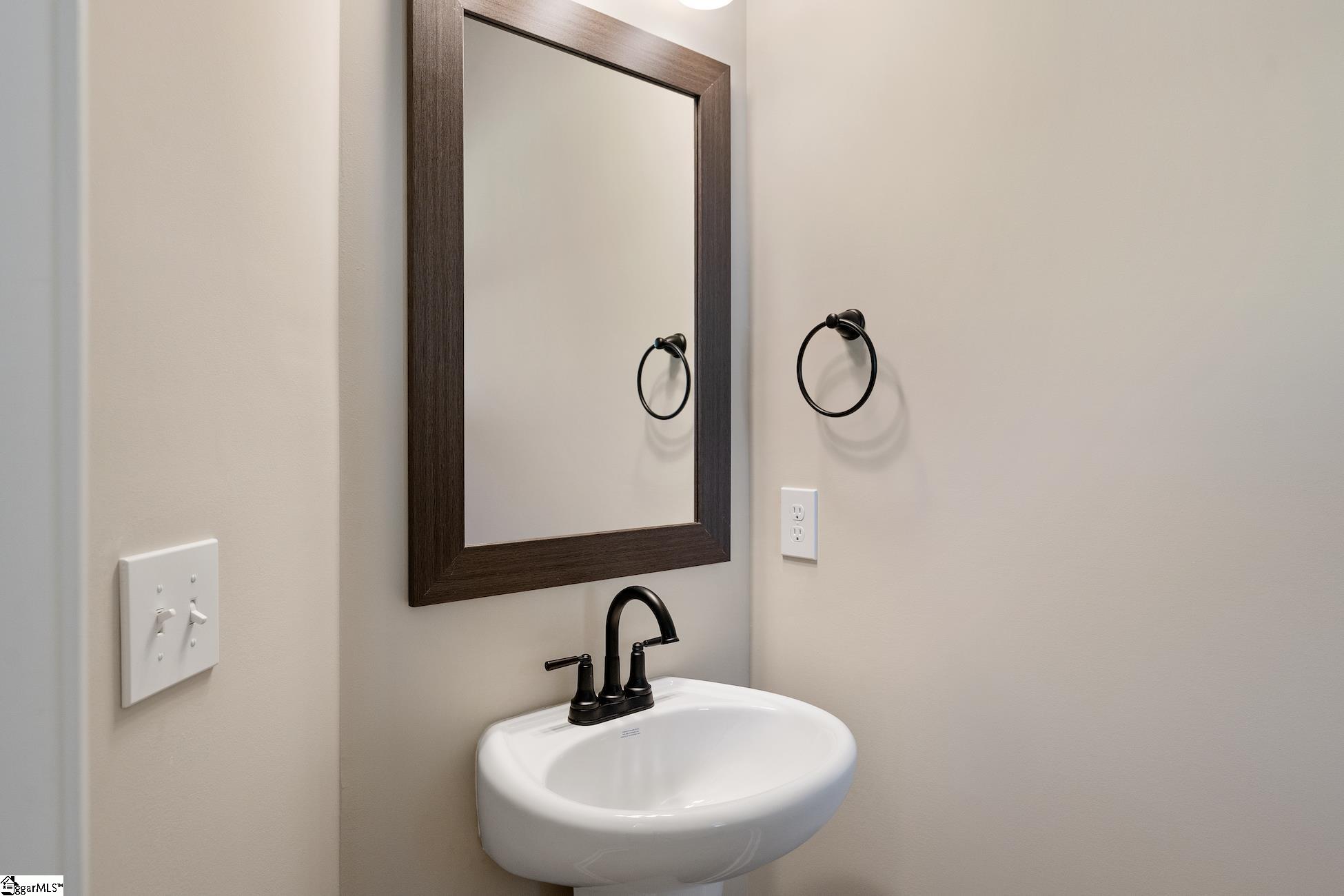 348 Nettle Lane Greenville, SC 29607 - Photo 3 of 32 Gallery Image 3