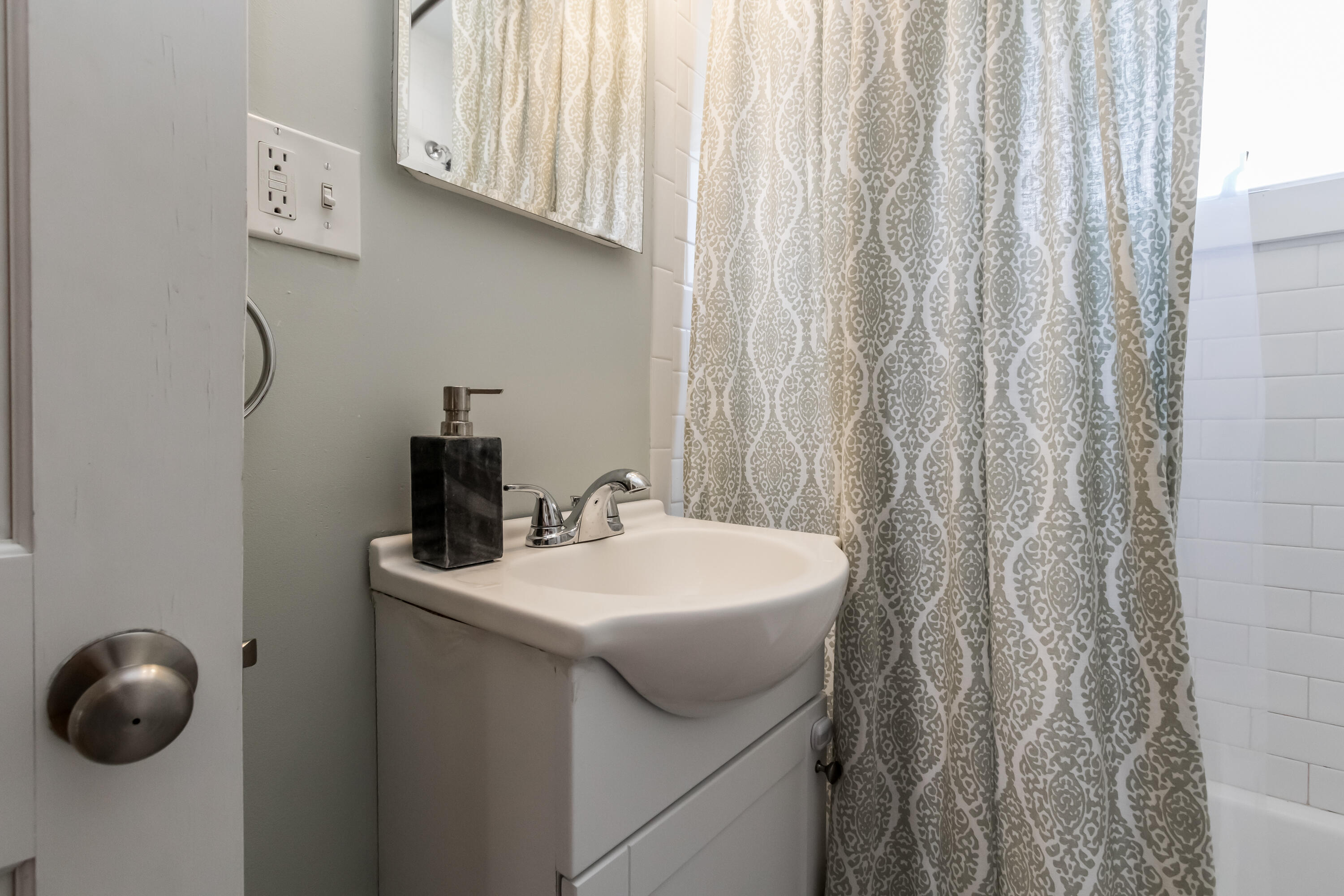 28 Inverness Street Portland, ME 04103 - Photo 36 of 58 Full Bathroom - 2nd Floor