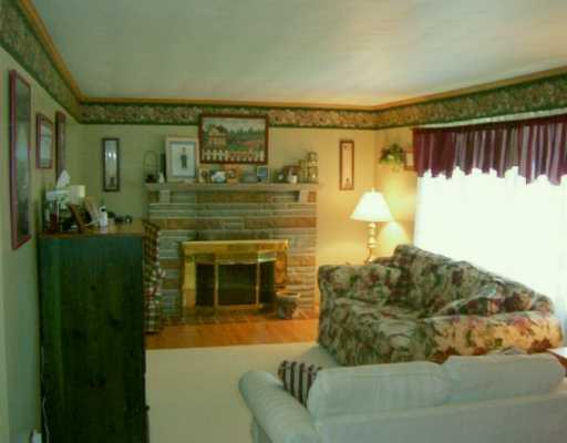 208 Donnell Road Lower Burrell, PA 15068 - Photo 4 of 8 Living Room.