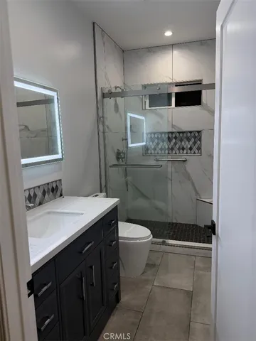 a close up view of a washer and dryer