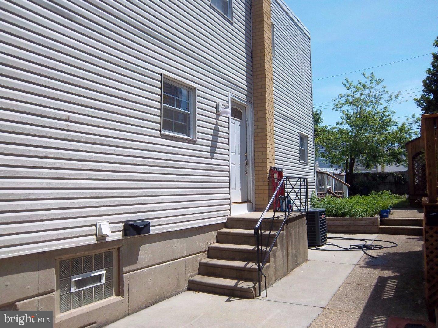 2811 Welsh Road Philadelphia, PA 19152 - Photo 4 of 24 Exterior Side