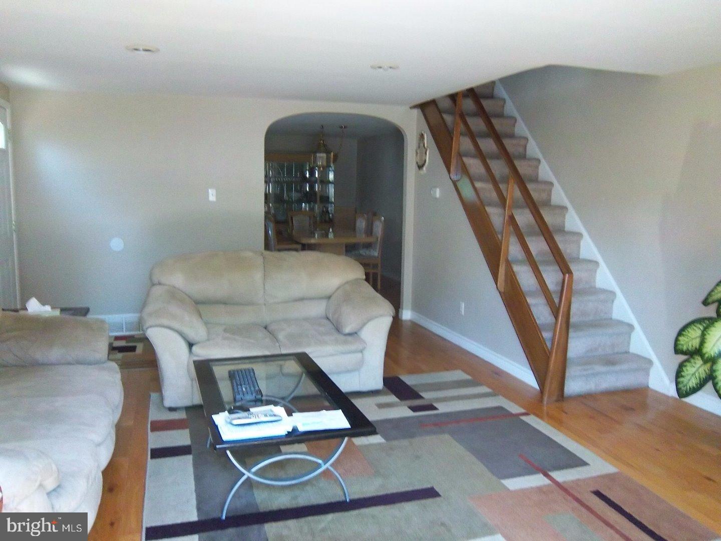 2811 Welsh Road Philadelphia, PA 19152 - Photo 8 of 24 Living Room