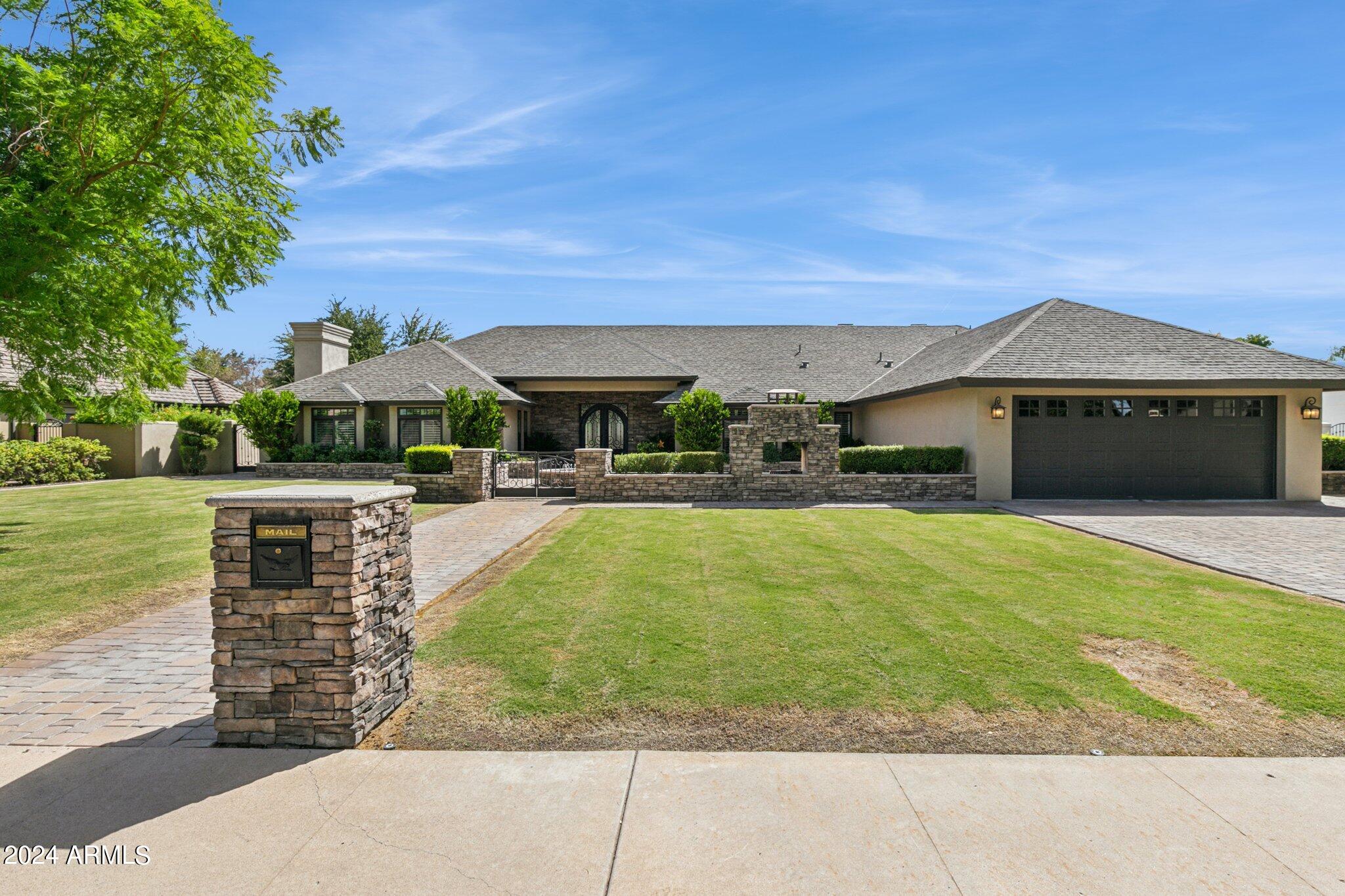 101 West Kaler Drive Phoenix, AZ 85021 - Photo 2 of 27 2-web-or-mls-101-w-kaler-dr